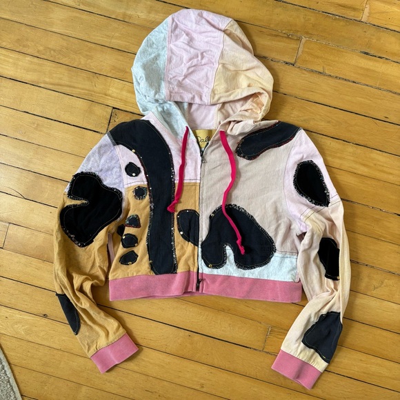 Colorblock Patchwork Cropped Hoodie with Heart Motifs - Picture 2 of 7